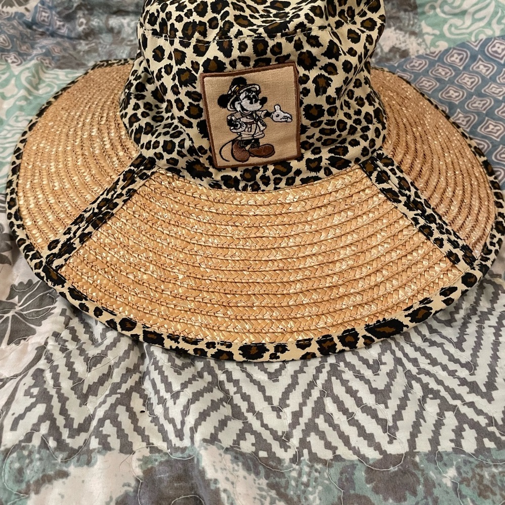 Disney World Folding Straw Hat Minnie Mouse Leopard Print